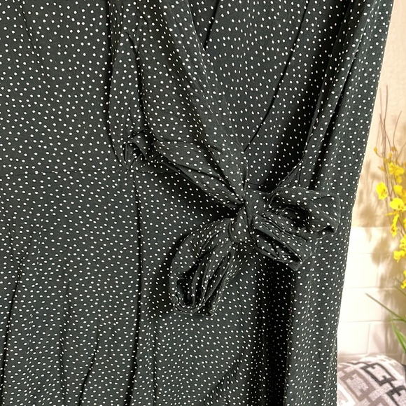 LOFT Dark green / white pattern Faux Wrap dress . NEW condition .SZ 14 - Picture 2 of 7